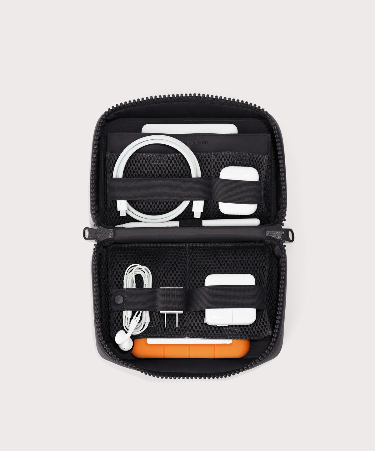 Arlo Tech Organizer in Onyx, Large